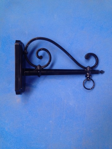 Hanging basket hanger