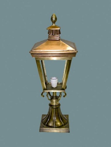 Buitenlamp brons met voetje hoogte 75 cm 